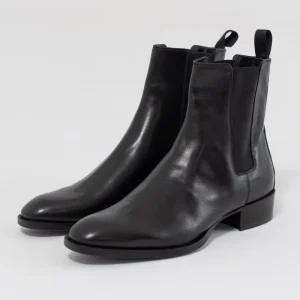 John Boots in Pelle Nero