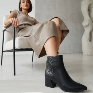 Stivaletto Sofia con parte posteriore lavorata 36-41